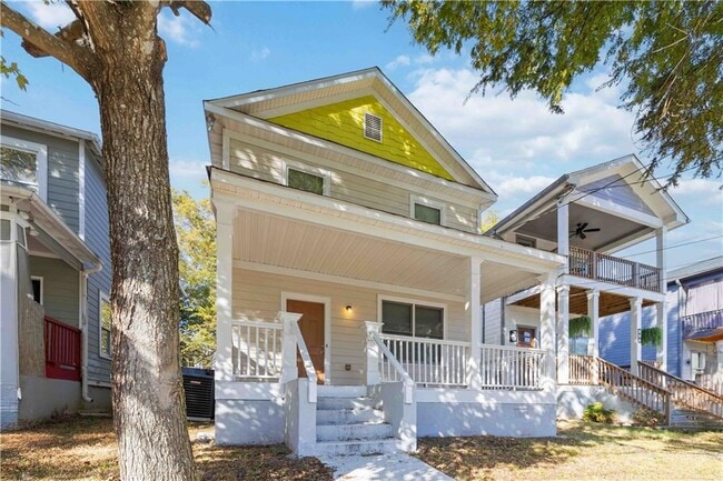 Photo - 639 Ira St SW