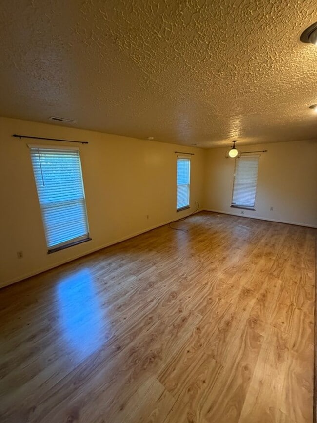 943 Quincy Rd