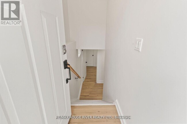 Photo - 745 Glengrove St