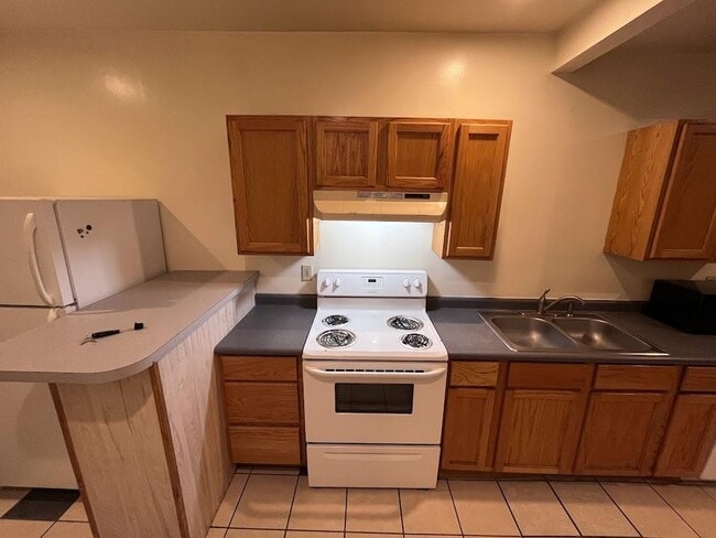Photo - 410 N 12th Ave E