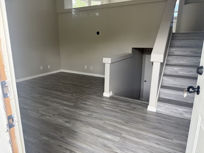 Photo - 461 E 740 N