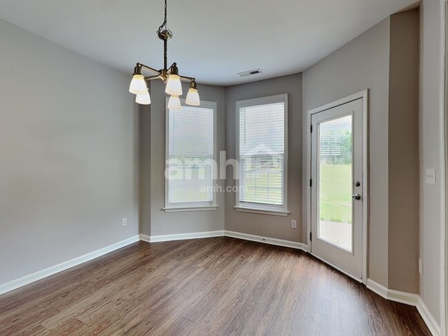 Photo - 321 Collinsworth Dr