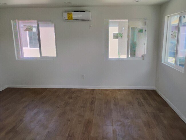 Photo - 11812 Berendo Ave House