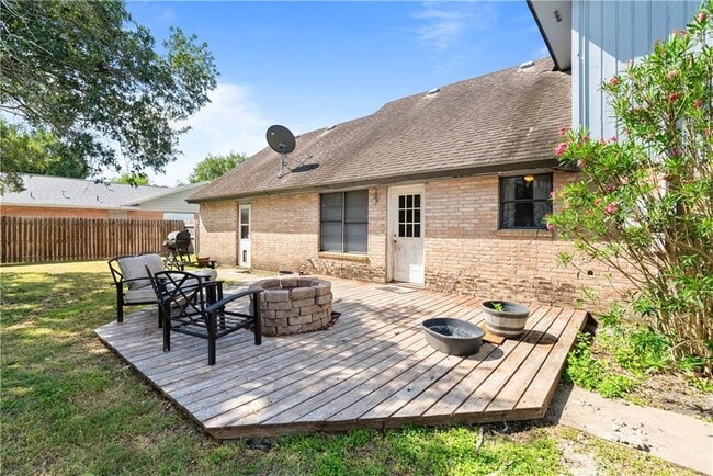 Photo - 607 E 11th St