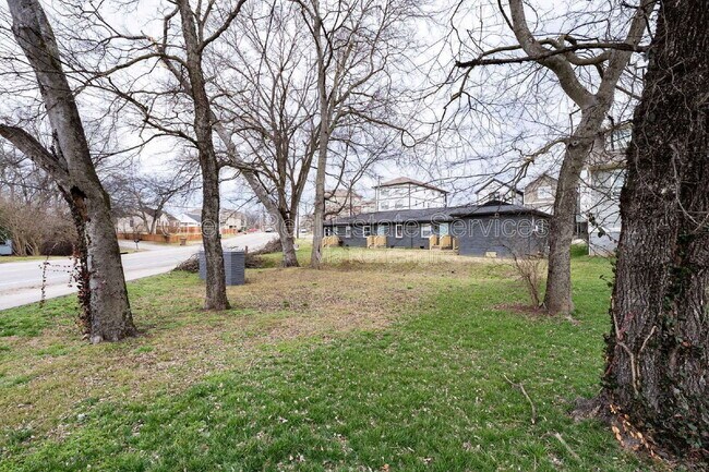 Photo - 922 Morrow Rd Unit 2