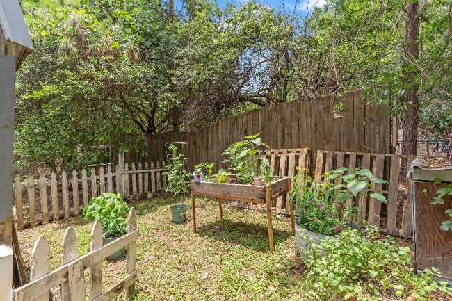 Photo - 624 W 7th Ave