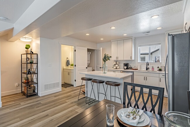 Building Photo - Madison Towns Rental