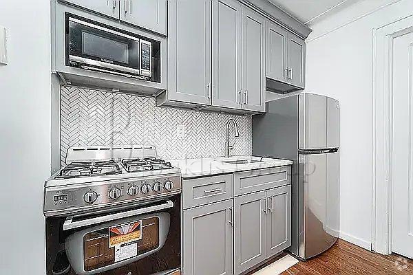 Building Photo - 1 bedroom in ASTORIA NY 11102 Unit c2 Rental