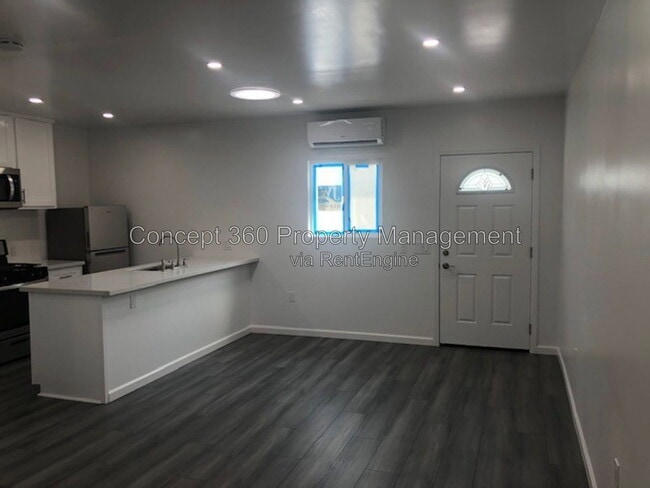 Photo - 110 E Scott St