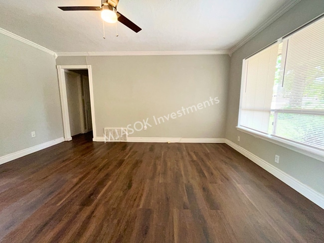 Photo - 2709 NW Hilltop Dr