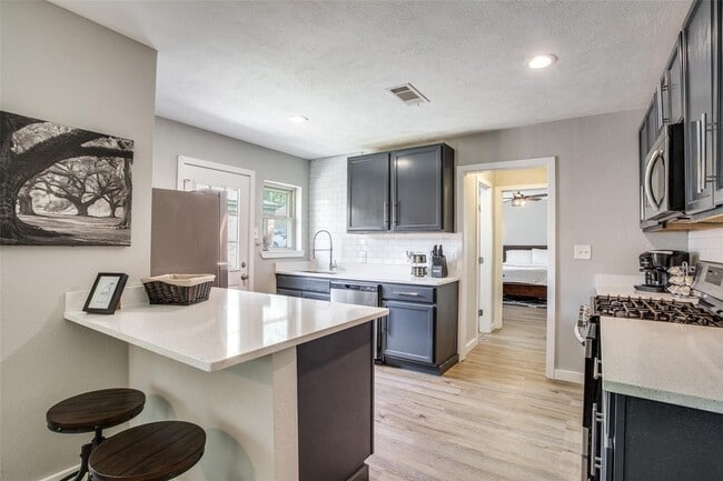Photo - 408 N Oak Cliff Blvd