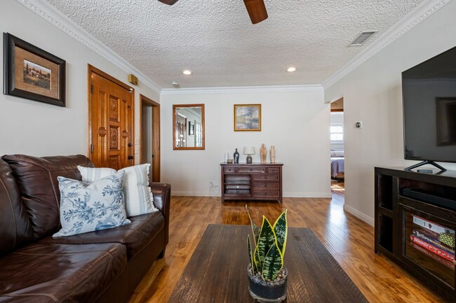 Photo - 513 E Hillsdale St