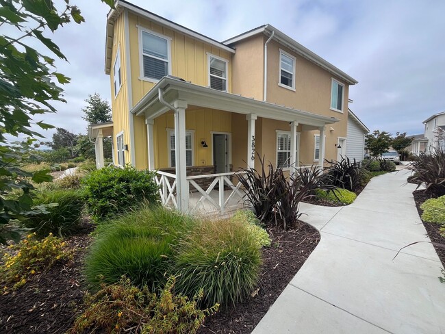 Building Photo - Newly Built Farmhouse Style Townhome in Ri...