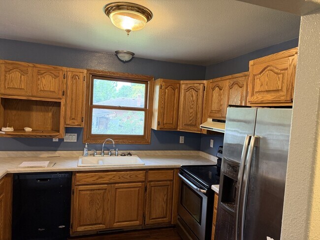 Photo - 452 Cook St