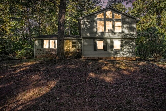 Photo - 4 bdrm, 2.5 bath in Stonecrest