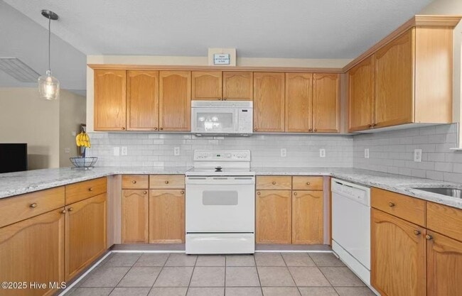 Photo - 10024 Birch Pl