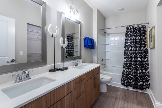 2BR, 2BA + Den - 1350 SF
