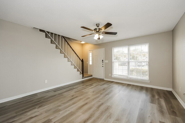 Photo - 930 Danforth Pl