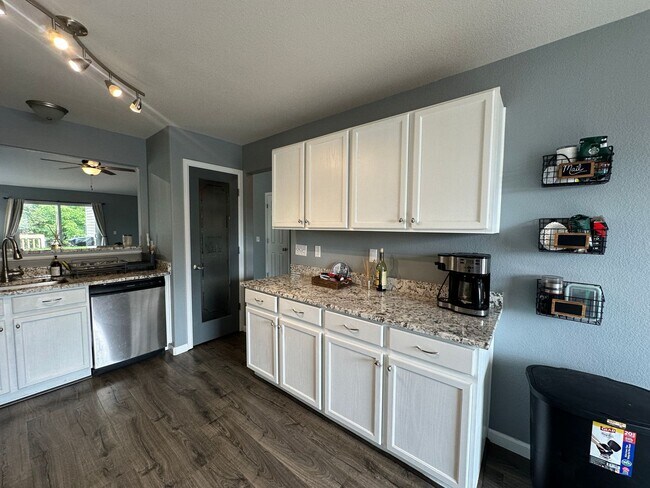 Photo - 3 Bed Ranch Style Home with Awesome Fully ...