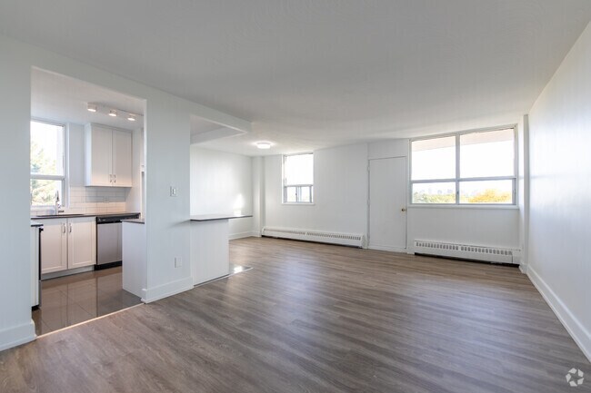 2BR, 1BA - 911SF - Living Room