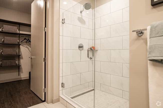 1BR, 1BA - 749SF