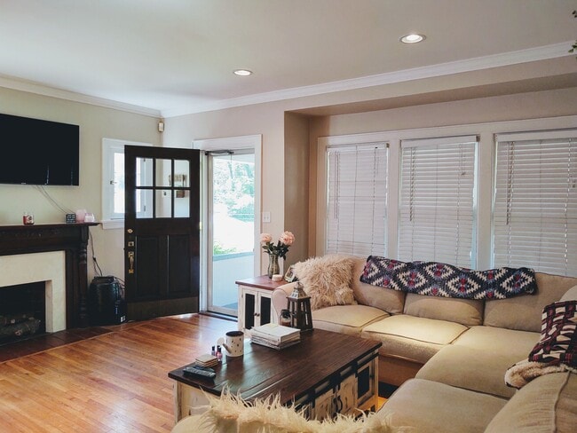 Photo - 3542 Linwood Ave