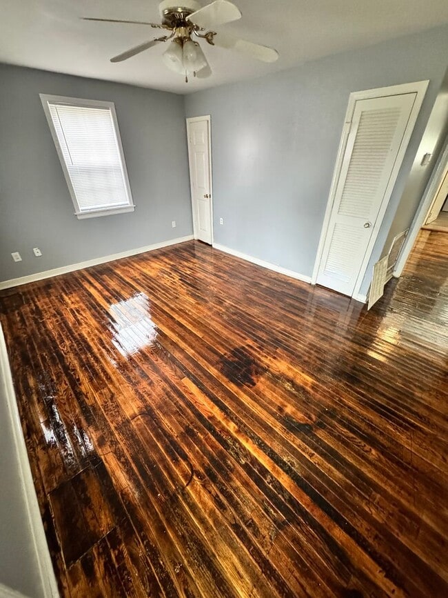 Photo - 3 bed house in Church Hill! Enjoy great location, hardwoods, central Ac, and laundry!