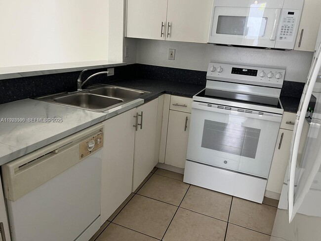 Photo - 10919 SW 245th St