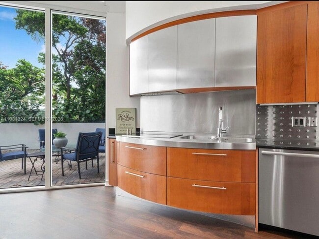 Photo - 18101 Collins Ave