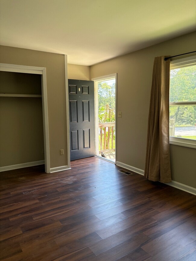 Photo - 108 Woodglen Ct