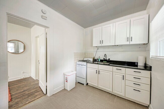 Photo - Charming Fully Furnished Studio in the Hea... Unit 1