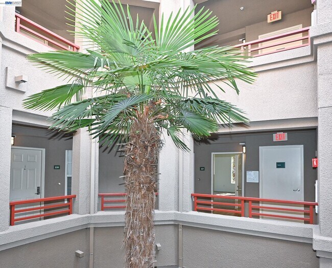 280 Caldecott Ln Unit 221