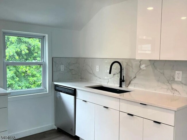 Photo - 73 MacArthur Ave