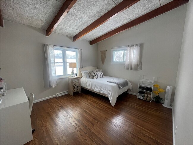 Photo - 4292 Clover St