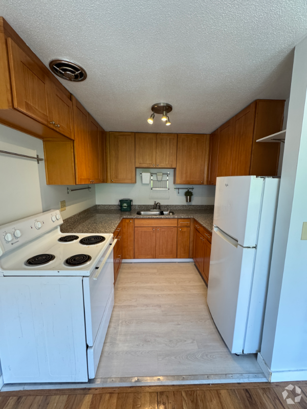 Building Photo - 1451 E Republican St Rental