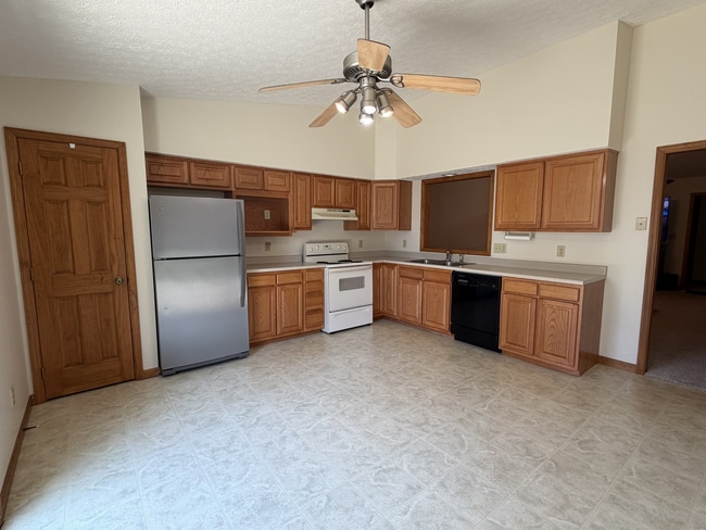 Photo - 148 Trader Ct