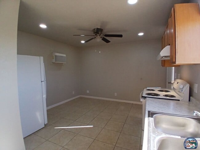 Building Photo - 357 W Magnolia St