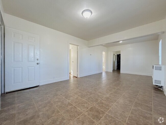 Building Photo - 1005 W 95th St Rental