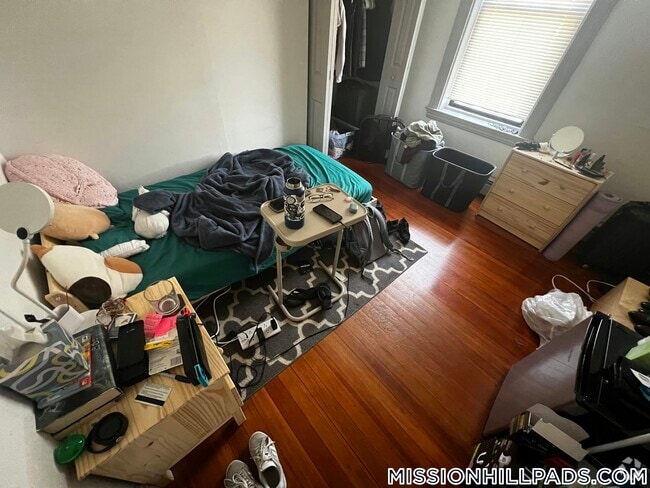 Building Photo - 1540 Tremont St Rental