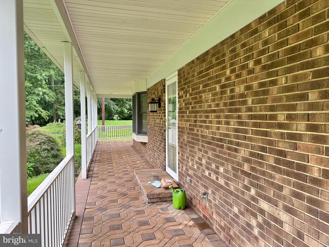 Building Photo - 9 Beechwood Ave