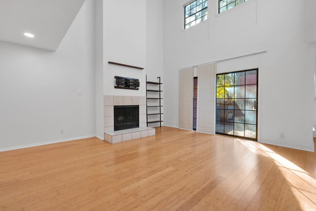 Photo - 7930 Roanoke Run Unidad 106