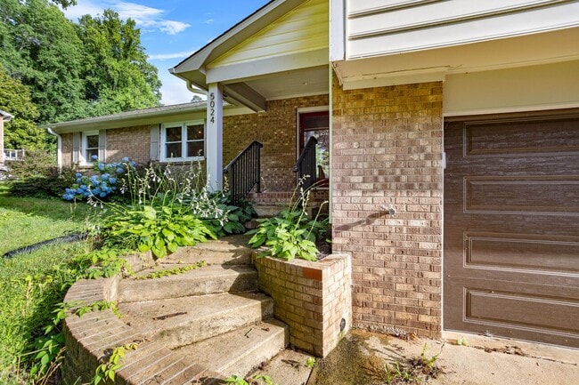 Photo - Spacious 4-Bedroom Home with Fenced Yard in Hampton Woods