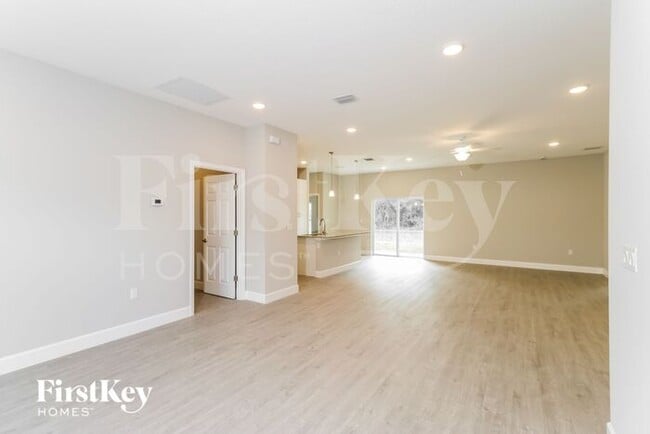 Photo - 3021 Tropical Cir SE Casa