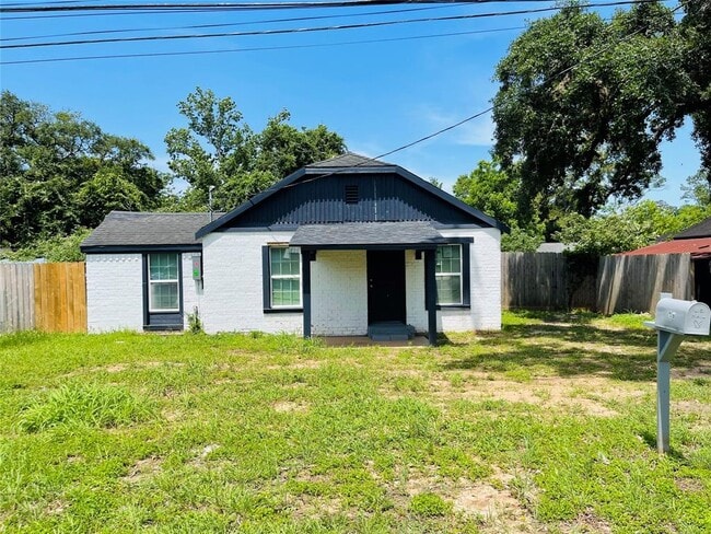 Photo - 506 N Hackberry St House