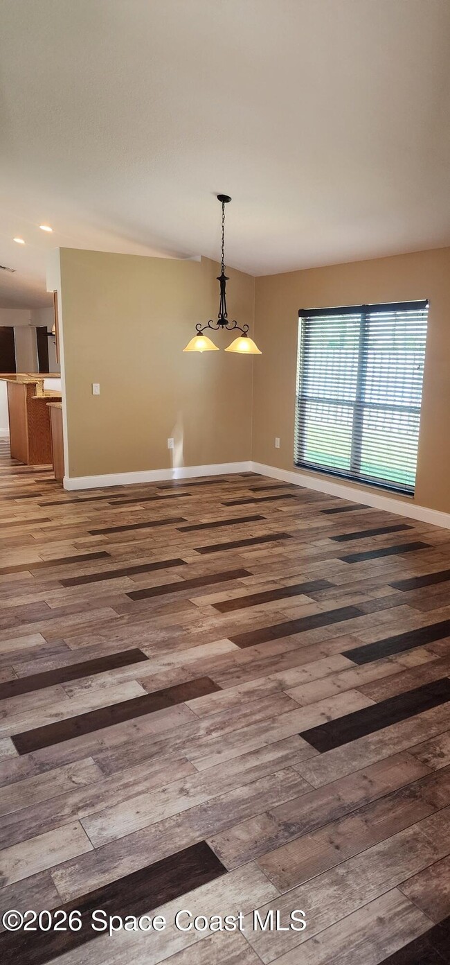 428 Heathrow Cir