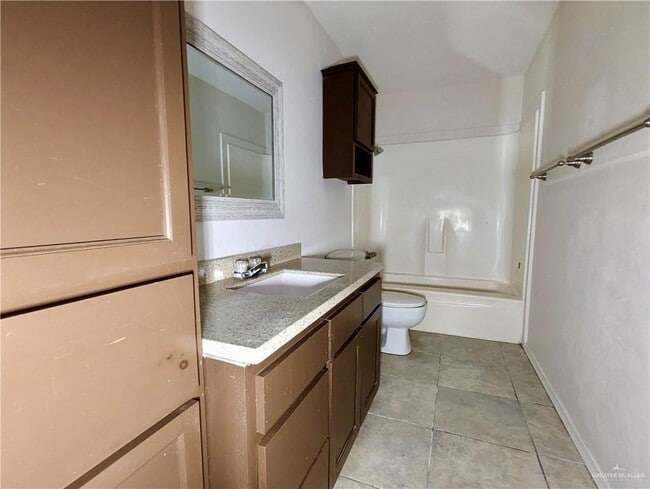 Building Photo - 10 Perkins Ave Unit 5