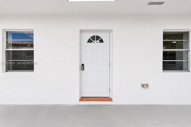 Building Photo - 402 NW 44th Ave Unit 1