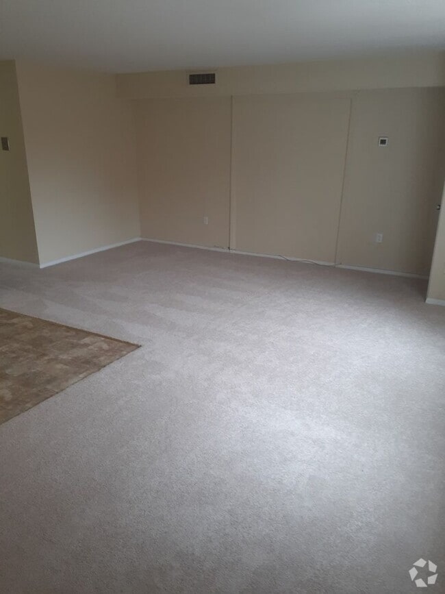 Building Photo - STENTON MANOR ASSOCIATES Unit 209 Rental
