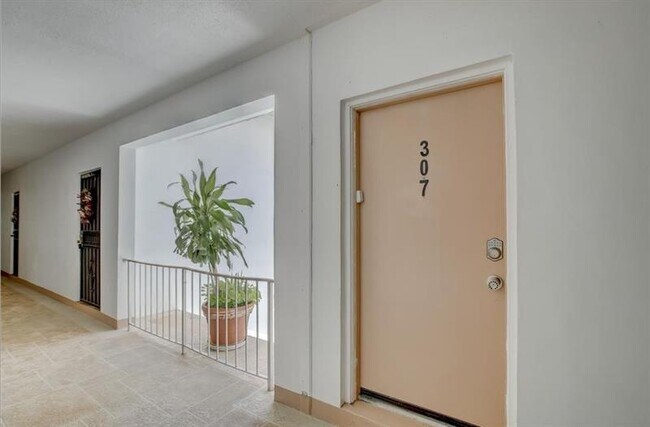 Photo - 3040 NE 16th Ave