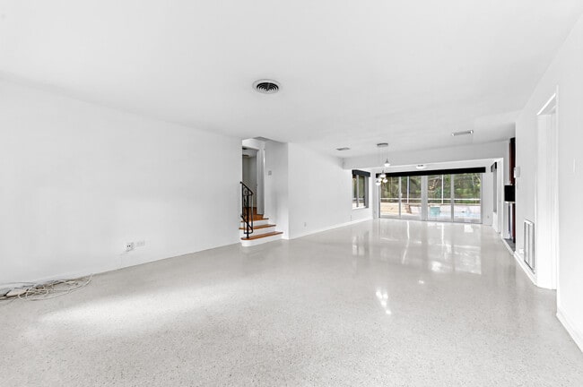 Photo - 999 NW 3rd Ave